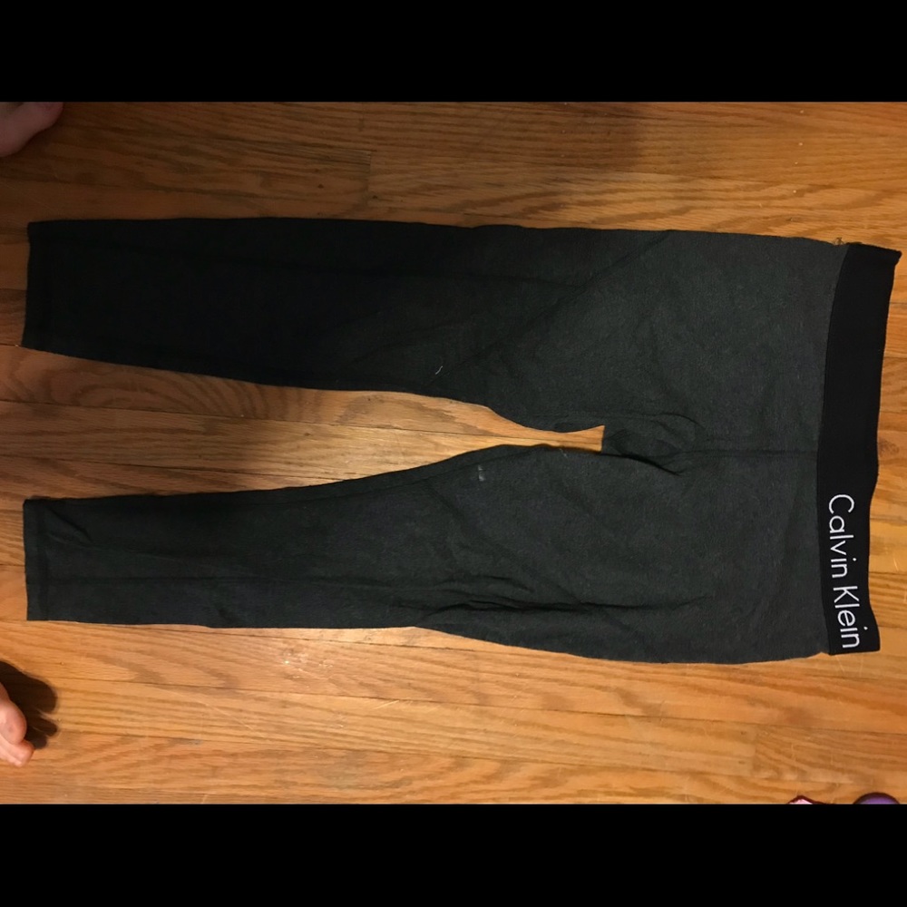 CALVIN KLEIN PERFORMANCE LEGGINGS offers welcome